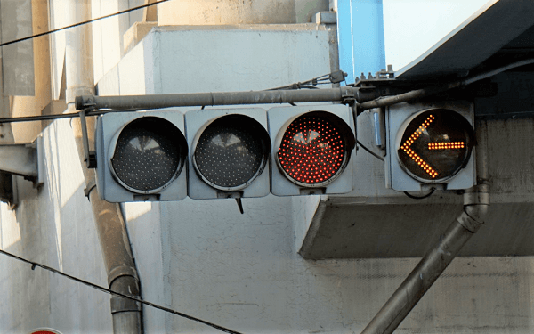 黄色い矢印信号ってなあに？