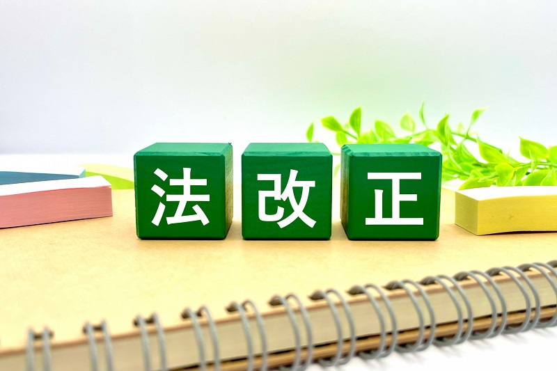 【2025年最新情報】アルコールチェック義務化について解説！法改正の経緯や罰則について